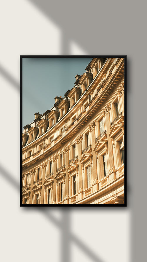 Hochwertiger Fineart-Druck der Architektur in Paris von StreetphotographybyLuca auf WhiteWall App, detailreiche Stadtansicht.