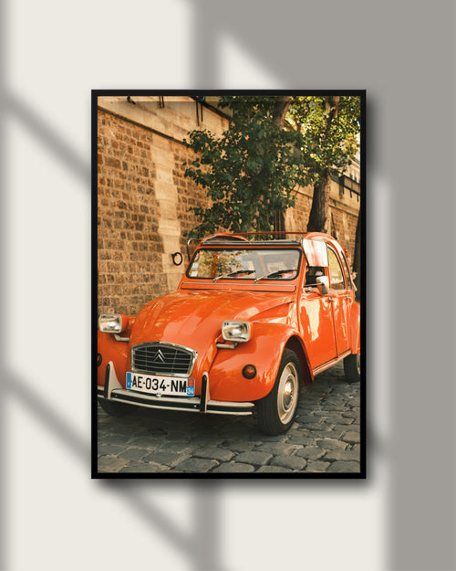 Citroën Paris – Fine Art Print von Luca Darius Salehi, klassischer Citroën an der Seine Notre-Dame Hintergrund, Nostalgie Paris Hahnemühle