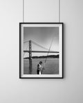 Fisherman Lisbon – Fine Art Print von Luca Darius Salehi, stiller Moment Fischer am Wasser in Lissabon, Straßenfotografie Portugal