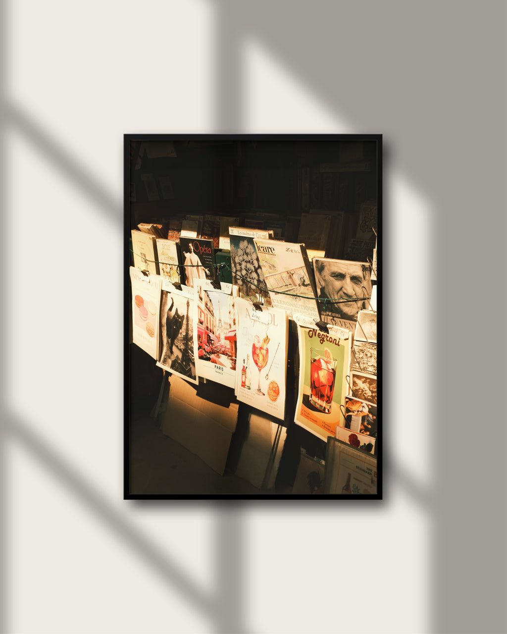 Magazine Paris – Wandbild farbenfroh Pariser Straßenfotografie, Kiosk Postkarten Farbe, Fine Art Print Salehi Industries