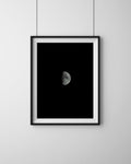 Moon Hamburg – Fine Art Print von Luca Darius Salehi, Vollmond isoliert in tiefem Blau über Hamburg, Nachtfotografie Hahnemühle Pearl