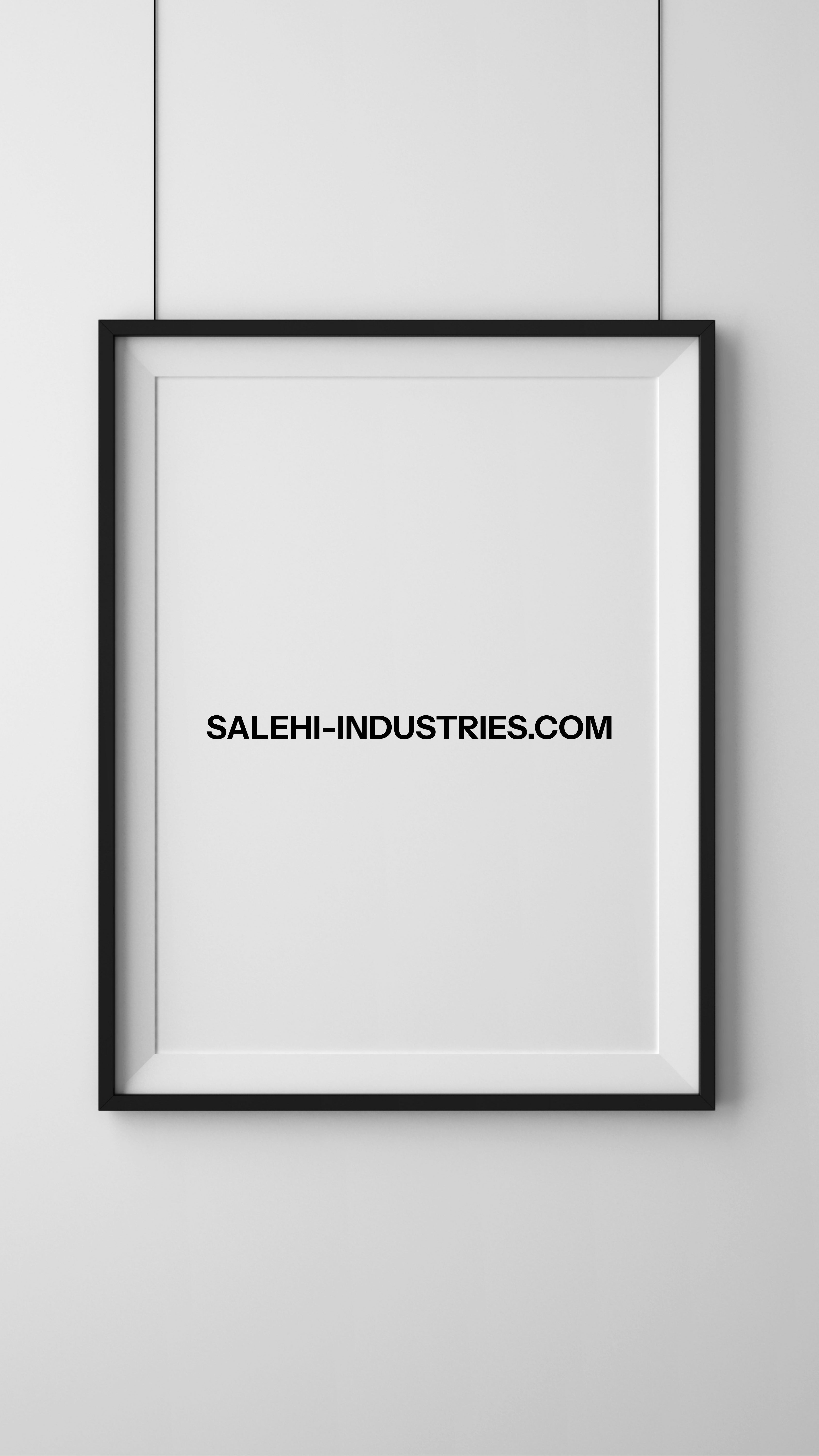 Schwarzer Gallery-Rahmen von Salehi Industries, zum Einrahmen von Kunstwerken oder Fotos, aus robustem Material gefertigt.